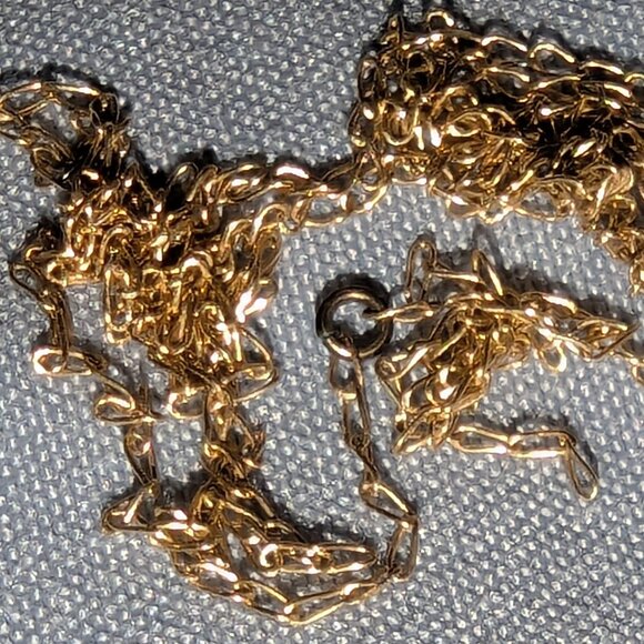 14K Gold Scrap from Broken Necklace – NOT WEARABLE - Does not even register 1g - Picture 3 of 3